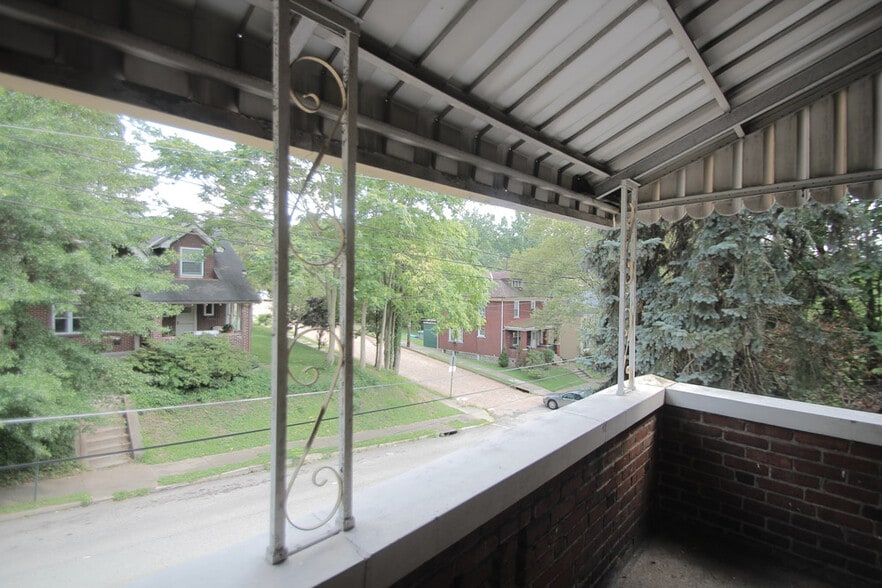 Building Photo - 8003 St Lawrence Ave