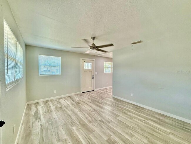 Building Photo - 4406 W Trilby Ave