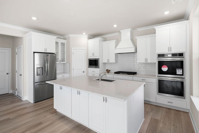 Building Photo - Beautiful new 4-bedroom, 3.5 bath property...