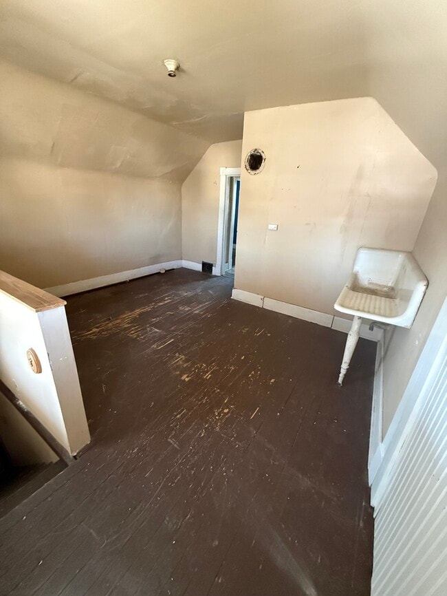 Building Photo - 2254 Lee Ave