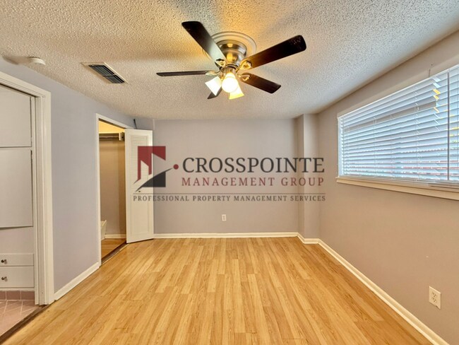 Building Photo - 1 Bed 1 Bath at Broadway Apartments! All Bills Paid!