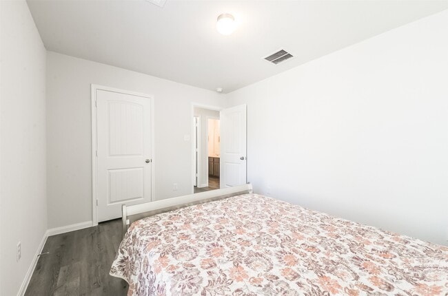 Building Photo - 5522 Briana Dee Dr