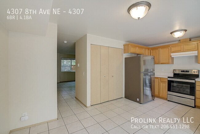 Building Photo - 4307 8th Ave NE