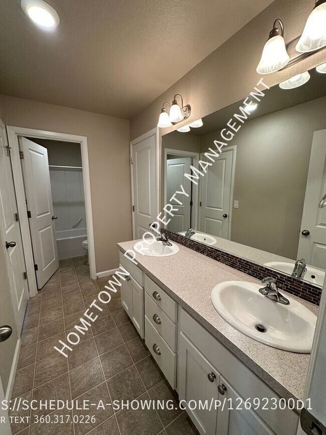 Building Photo - 3332 Juno Ct NE
