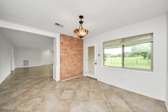 Building Photo - 3410 Crow Valley Dr