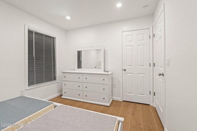 Building Photo - 72 Whalepond Rd