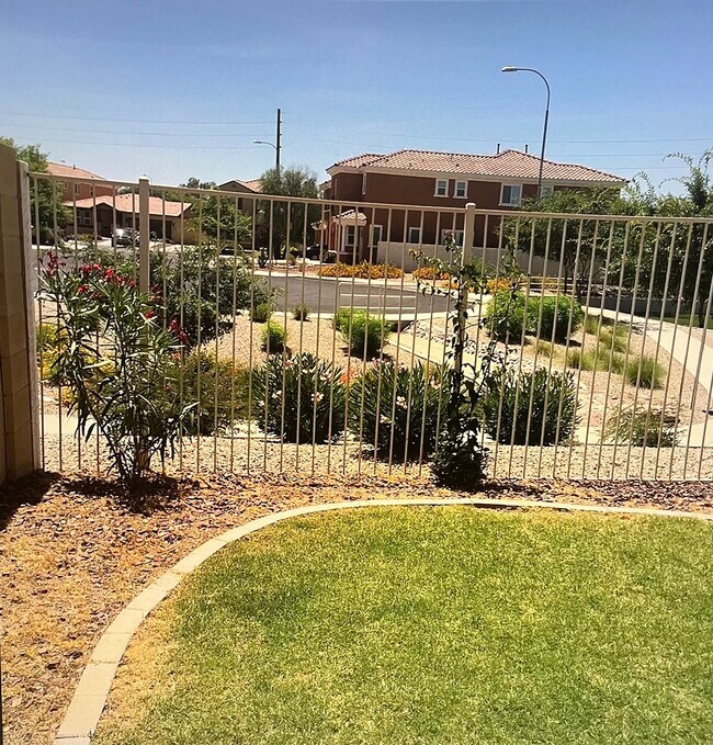 Building Photo - 1139 E Park Ave