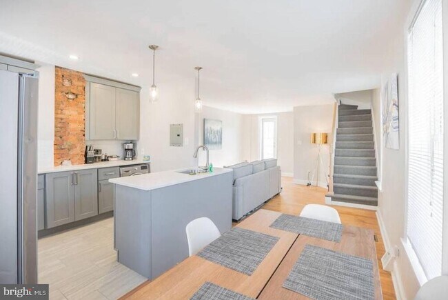 Building Photo - 501 S 26th St