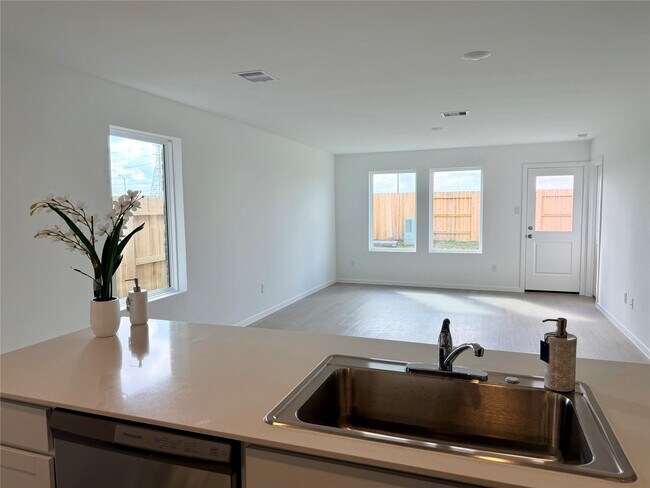 Building Photo - 6115 Sunburst Scarlet St