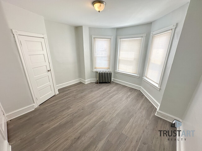 Building Photo - 3 Bedroom townhome in Olney-Oak Lane, Phil...