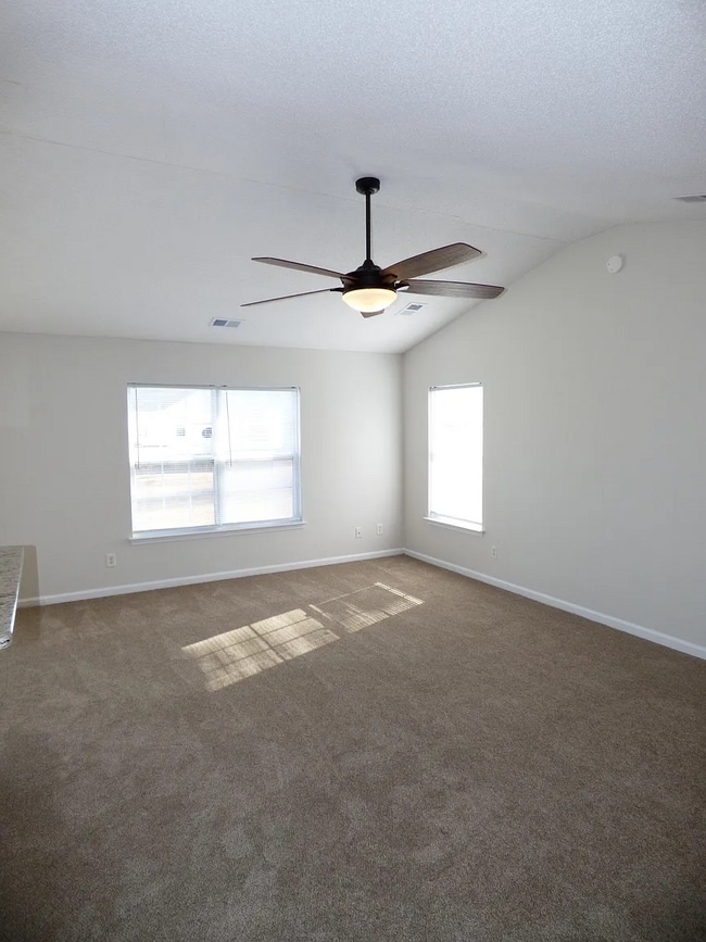 Building Photo - 210 Tibton Cir