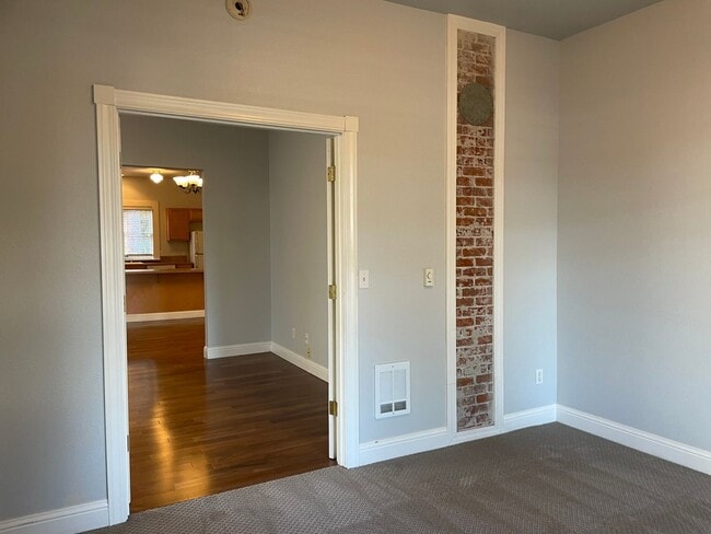 Building Photo - M1614 #1-3