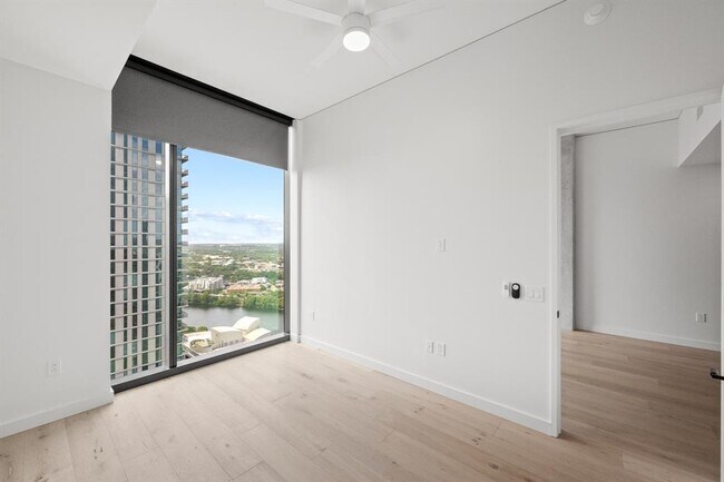 Building Photo - 610 Davis St