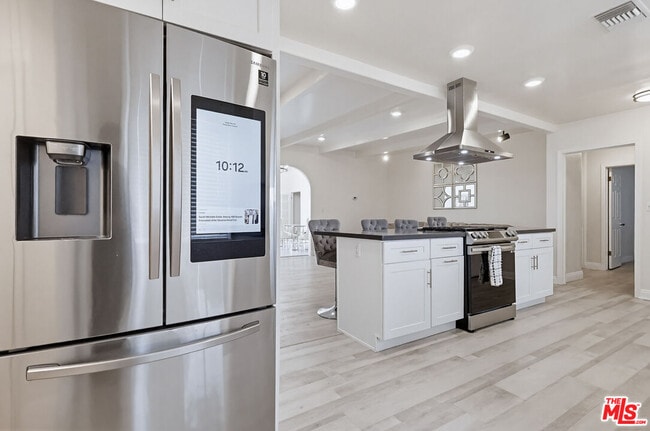 Building Photo - 9209 Paramount Blvd