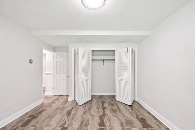Building Photo - 7732 Canal Ct