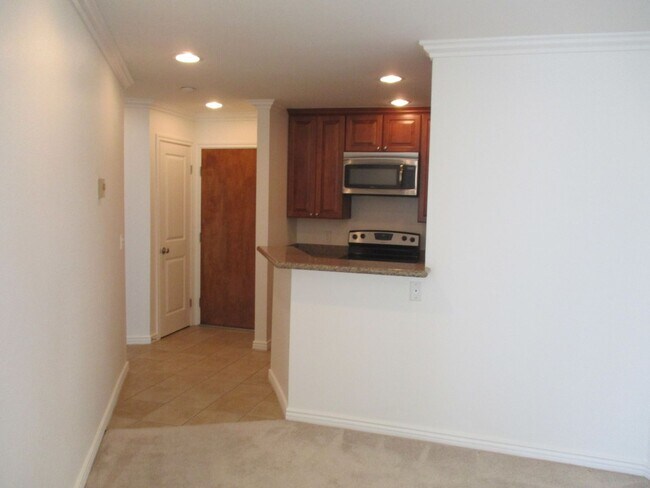 Building Photo - Must See!  Won't Last! Spacious 1 bedroom 1 bath condo