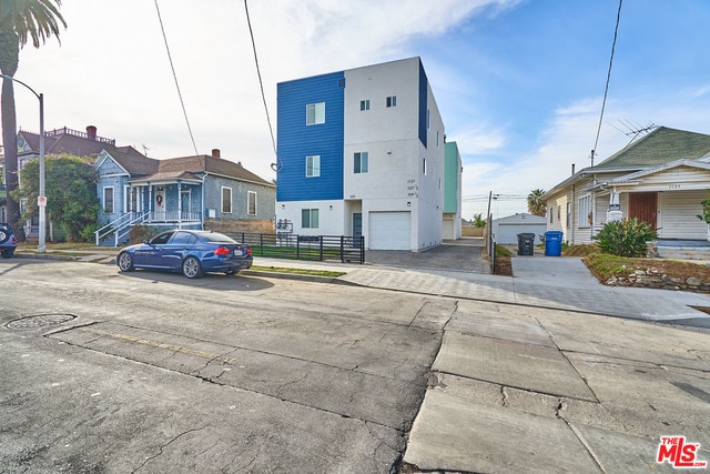 Building Photo - 1127 1/2 S Harvard Blvd