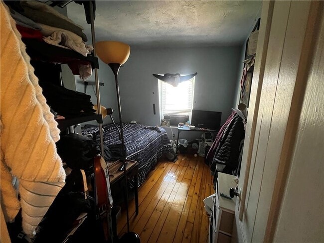 Building Photo - 235 Spring St