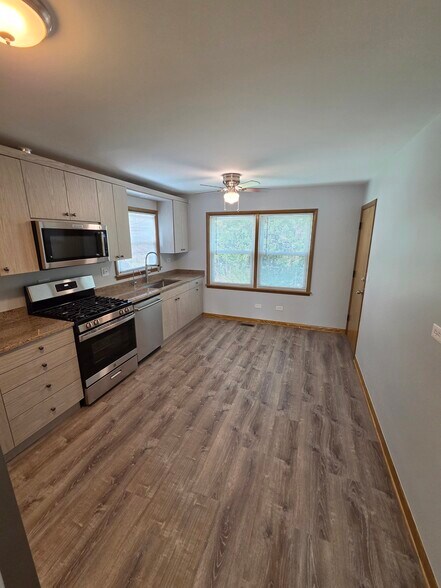 Building Photo - 9290 N Courtland Dr