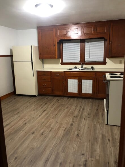 Kitchen - 323 W Wheeler Ave