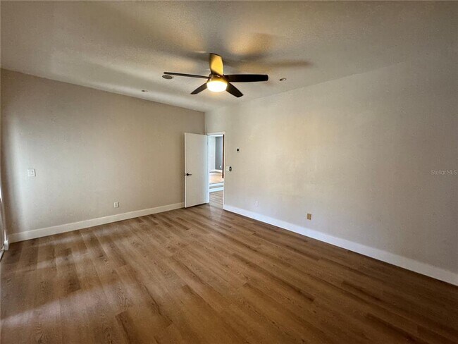 Building Photo - 107 S Deerwood Ave