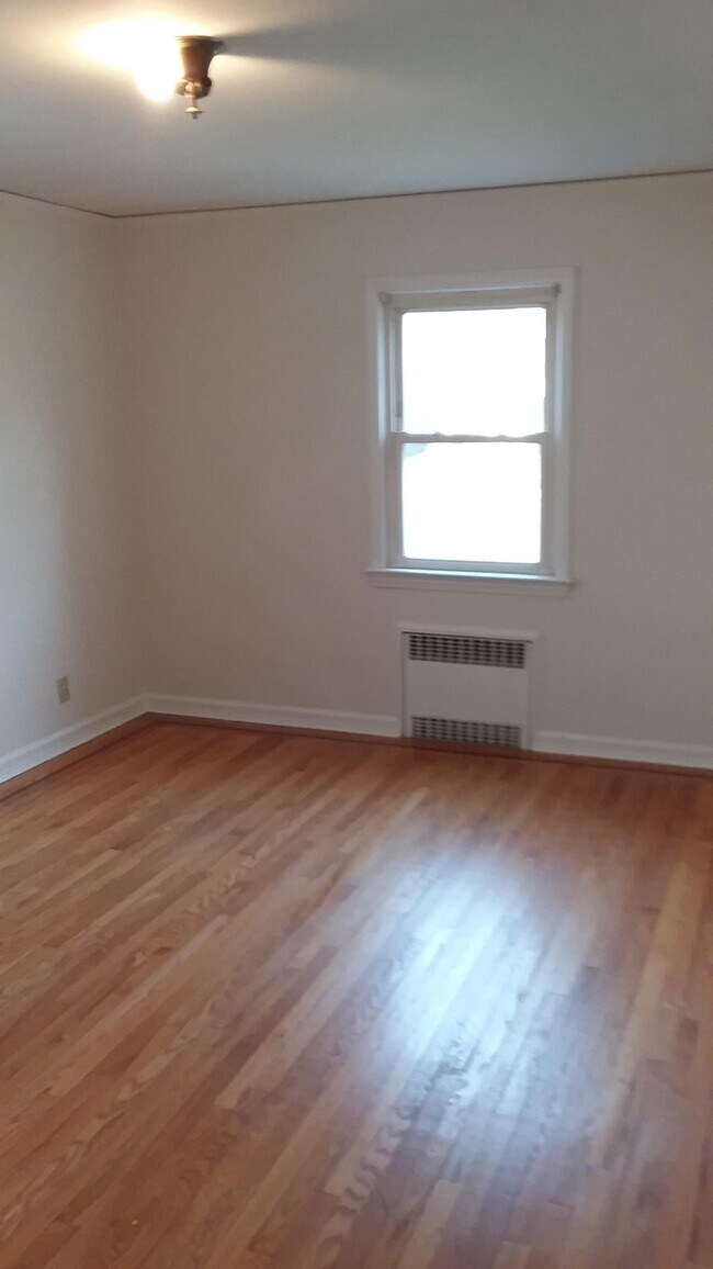 Building Photo - 260 Elsmere Pl