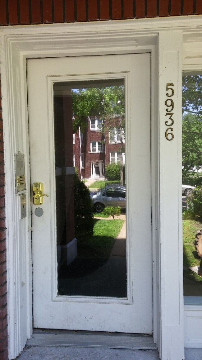 Primary Photo - 5936 McPherson Ave