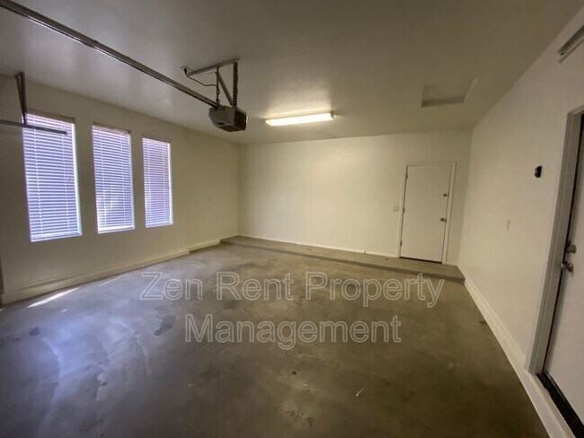 Building Photo - 36971 W Oliveto Ave