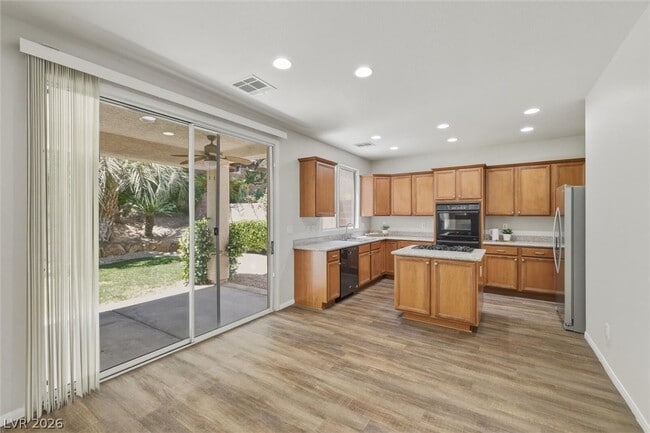 Building Photo - 557 Tecate Valley St