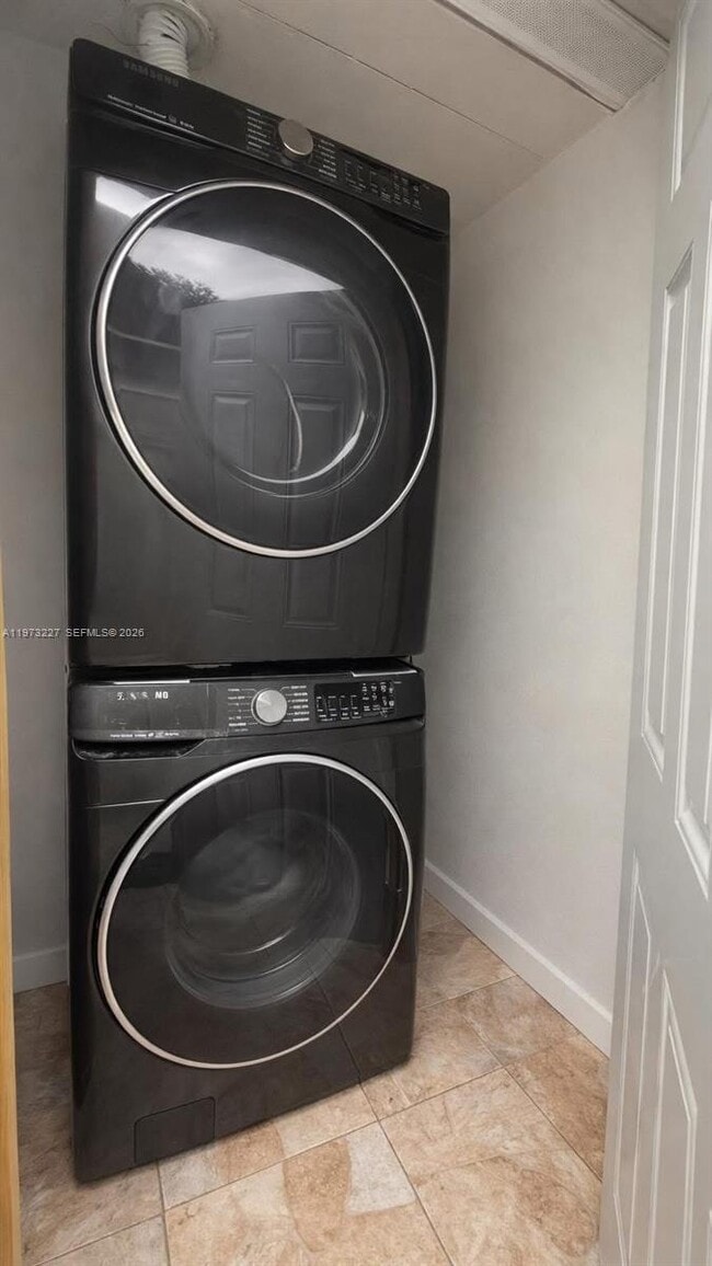 Building Photo - 6305 Hayes St