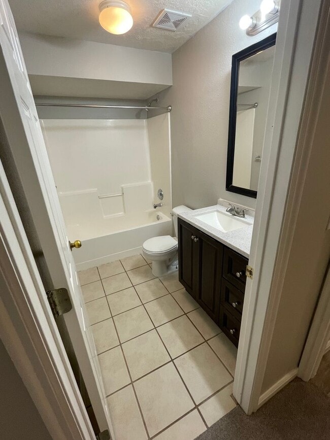 Building Photo - Willow Springs Condo