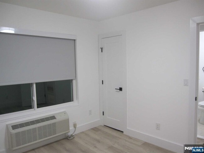 Building Photo - 119 1st St