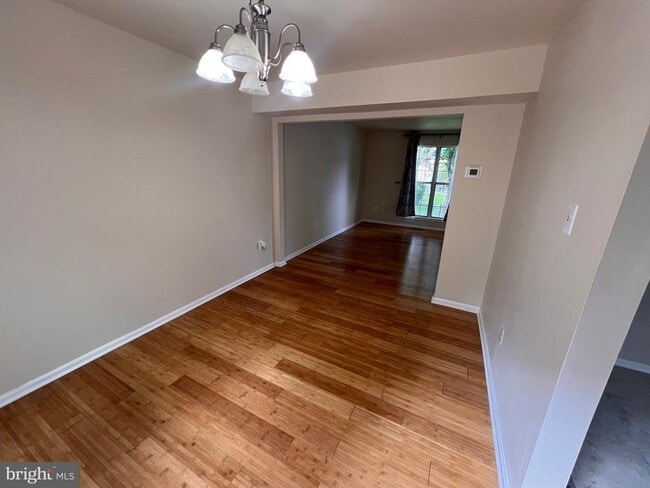 Building Photo - 13 Dinsdale Ct