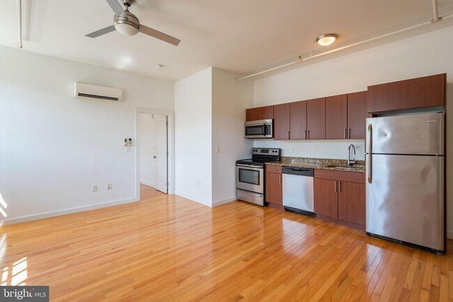 Building Photo - 4 Leverington Ave