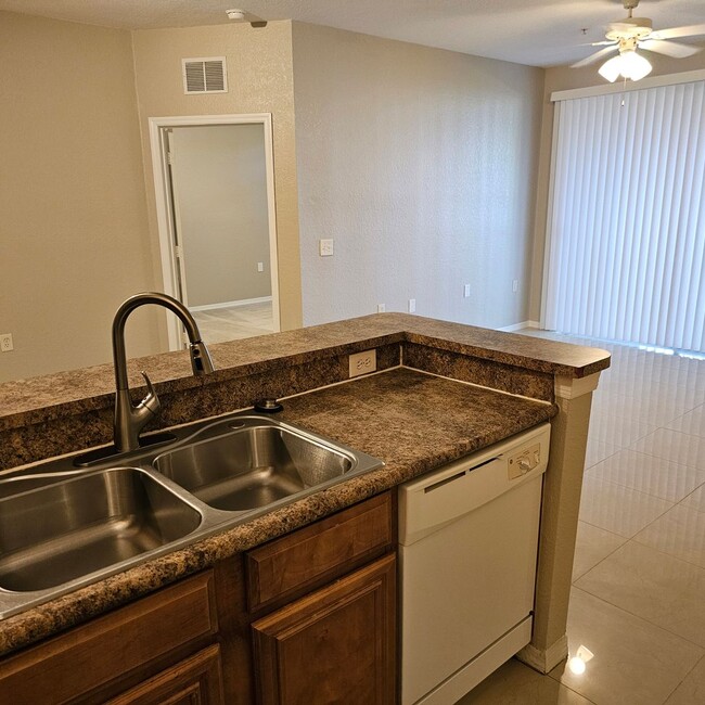 Building Photo - Spacious First-Floor Condo