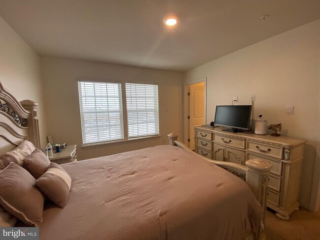 Building Photo - 7530 Daybreak Dr