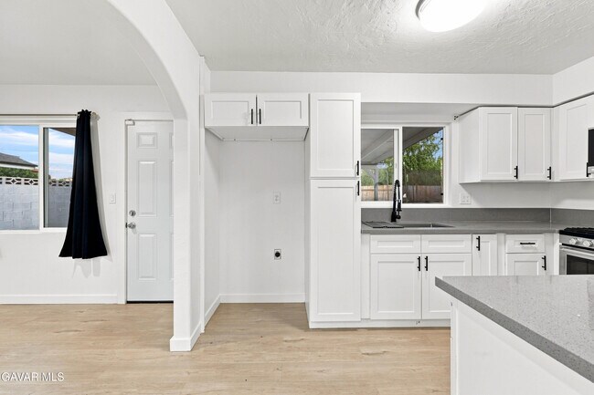 Building Photo - 38466 Sumac Ave