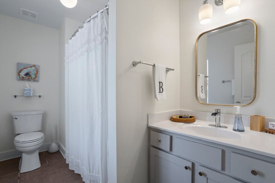 Building Photo - 2207 Government St