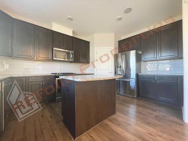 Building Photo - Beautiful End Unit 3 Story 4 bedroom, 3.5 ...