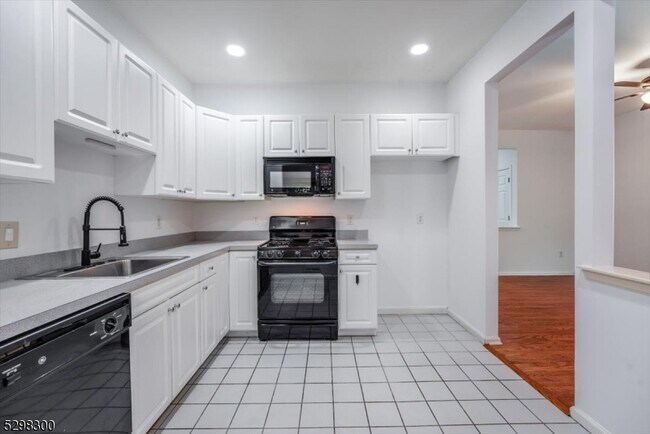 Building Photo - 627 Old Dover Rd