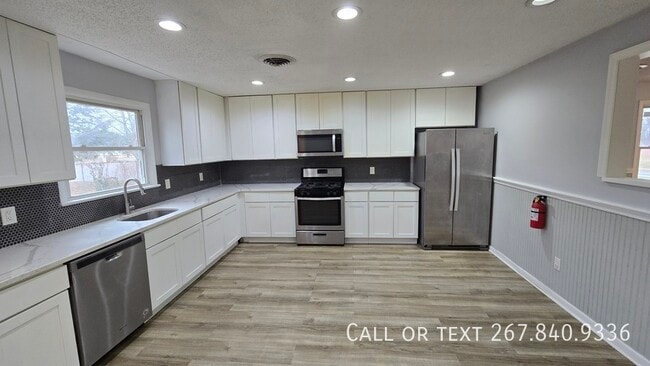 Building Photo - 929 Jacksonville Rd