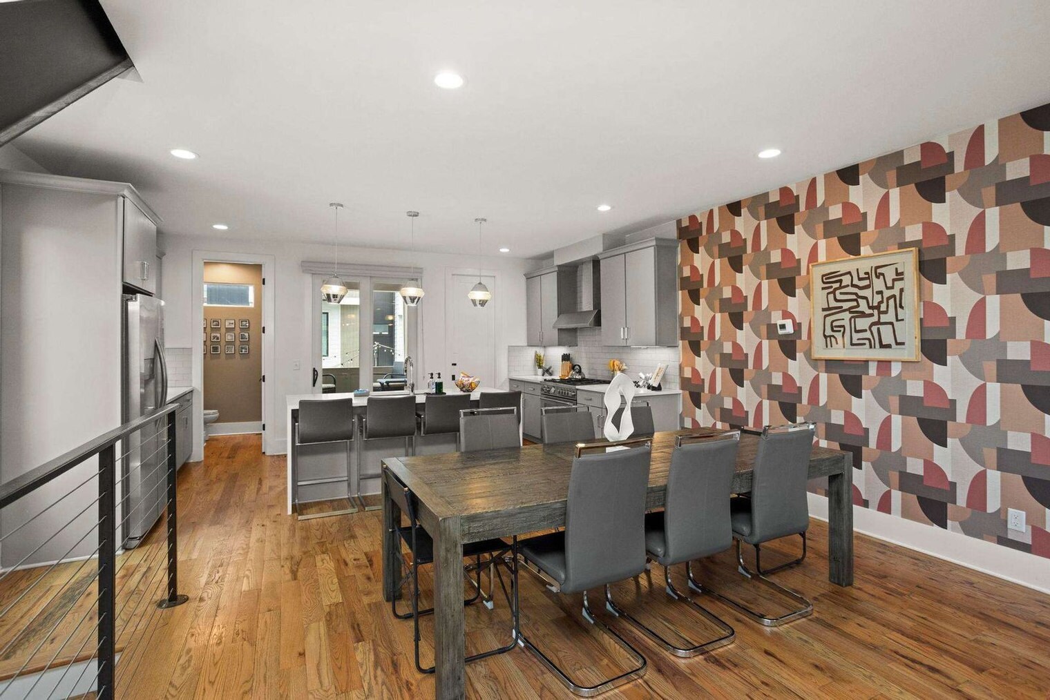 Building Photo - 770 E Argyle Ave