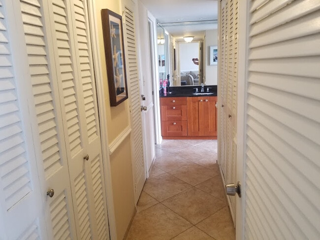 Building Photo - 305 N Pompano Beach Blvd