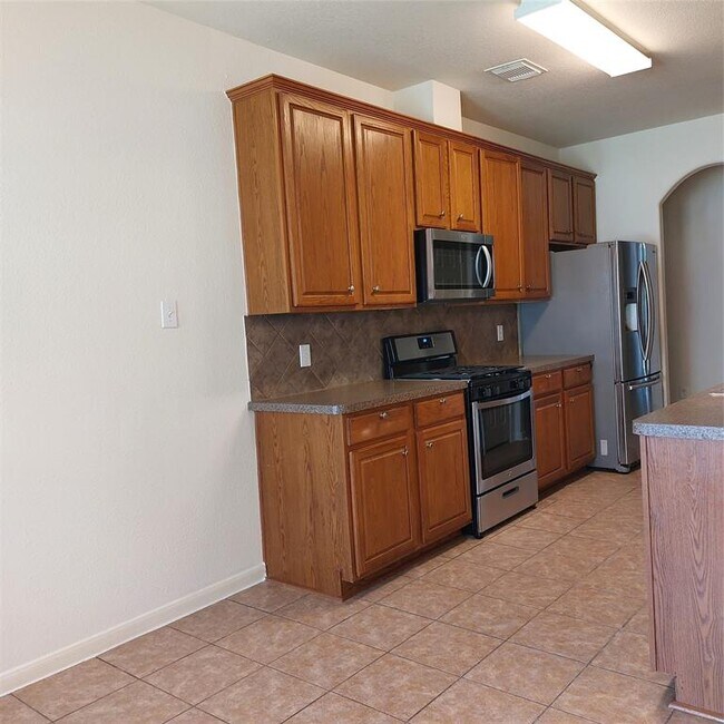 Building Photo - 1909 Roaring Springs Dr