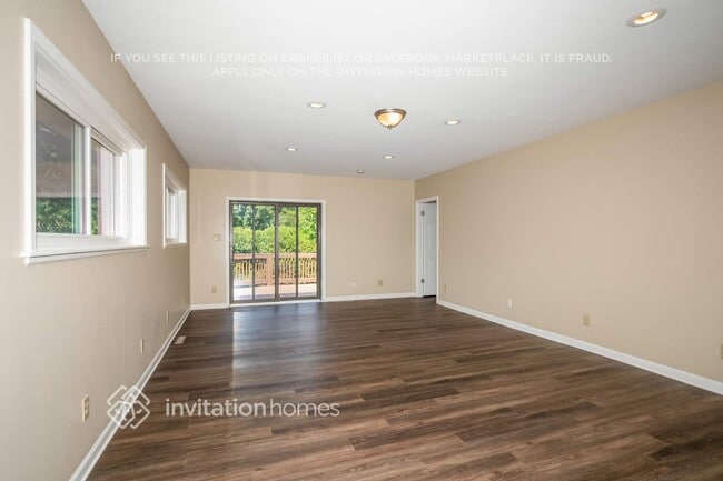Building Photo - 54 E Schubert Ave