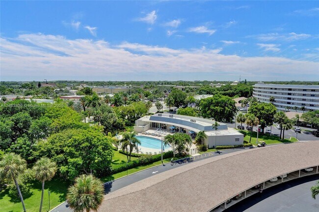 Building Photo - 1523 E Hillsboro Blvd