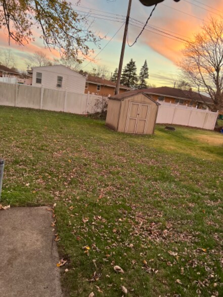 Building Photo - 505 W 53rd Ave