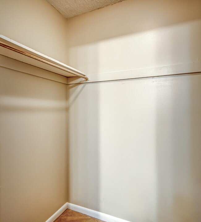 Building Photo - 7914 Gleason Dr