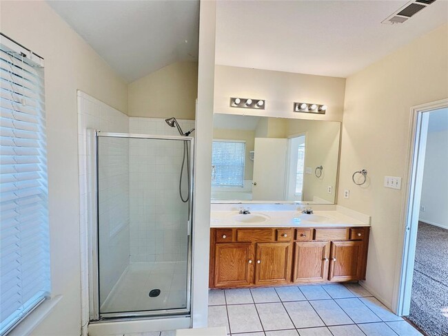 Building Photo - 1600 Primrose Trail
