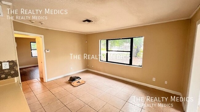 Building Photo - 1100 Santa Anita St